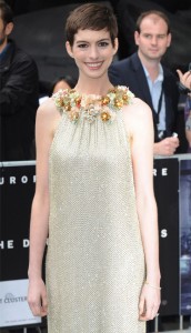 Anne Hathaway habillée en Gucci