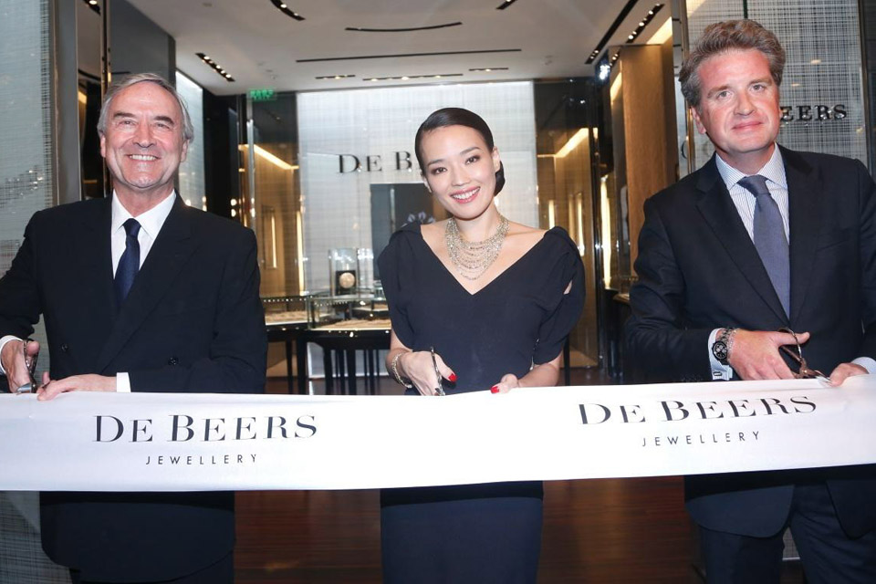 De Beers Diamond Jewellers se développe en Chine