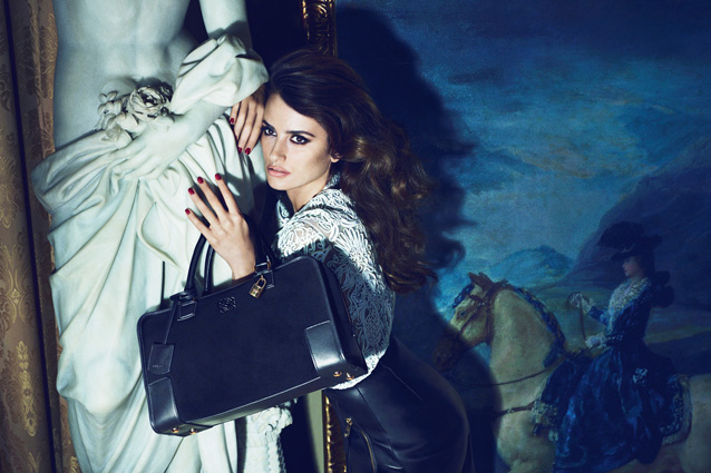 penelope Cruz sac Loewe noir